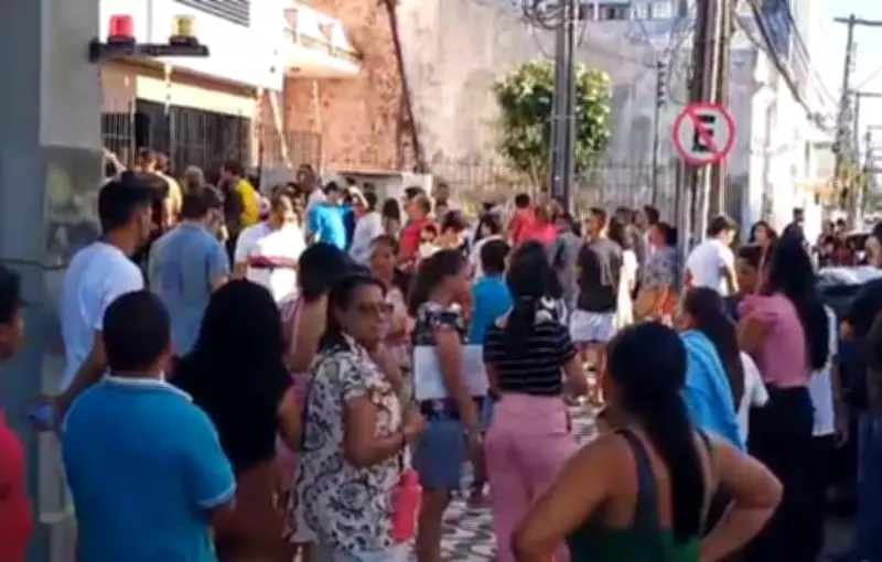 Eleitores lotam cartórios em Aracaju para atualizar título de eleitor