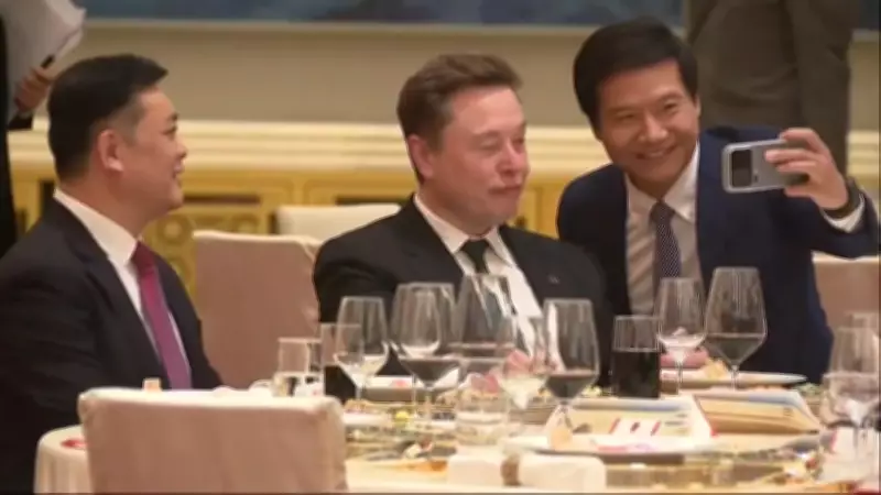 Elon Musk e CEO da Xiaomi se encontram em jantar na China; interação gera polêmica