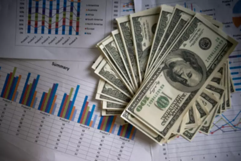 Entenda o que faz o preço do dólar subir ou cair