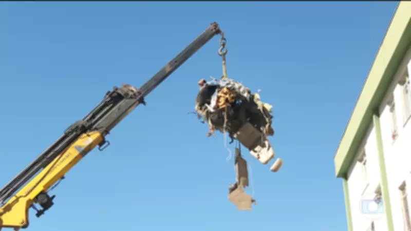 Enterrado corpo de vítima de acidente com monomotor em BH; destroços removidos