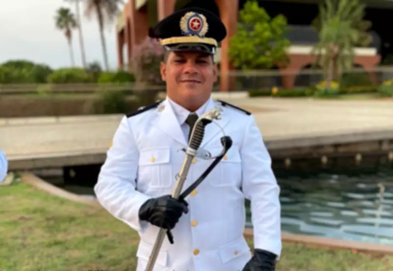 Escola militar homenageia PM morto após queimaduras com óleo quente