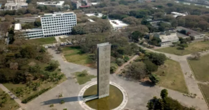Estudantes invadem reitoria da USP durante greve das universidades estaduais