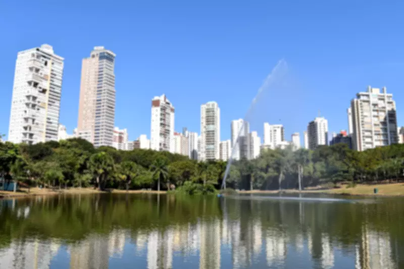 Executivos visitam escola em Goiânia para inspirar jovens no empreendedorismo