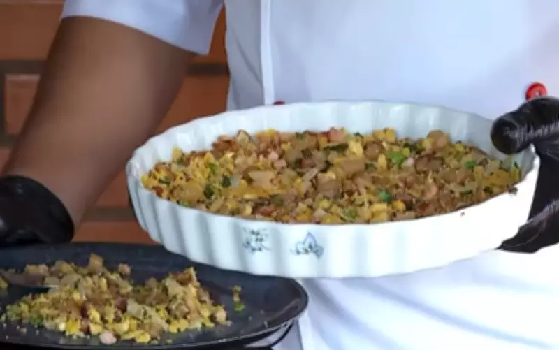 Farofa de pinhão com ovo e bacon: receita fácil e barata do Chef Takay Sousa