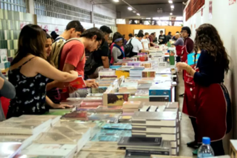 Feira do Livro da UFSCar começa com 2 mil títulos e até 70% de desconto