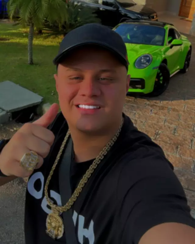 Filho de Deolane Bezerra é alvo de operação que prendeu influenciadora
