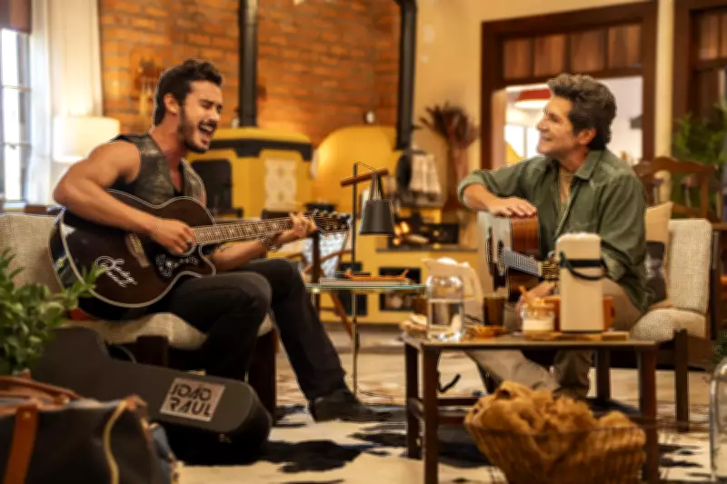 Filipe Bragança como João Raul participa do programa Viver Sertanejo