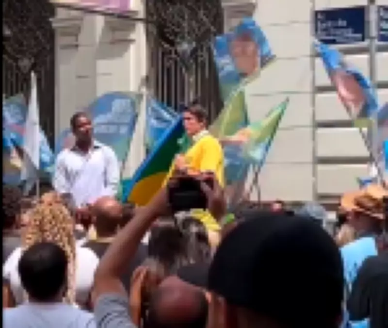 Filme 'Dark Horse' sobre Bolsonaro vira crise na campanha de Flávio