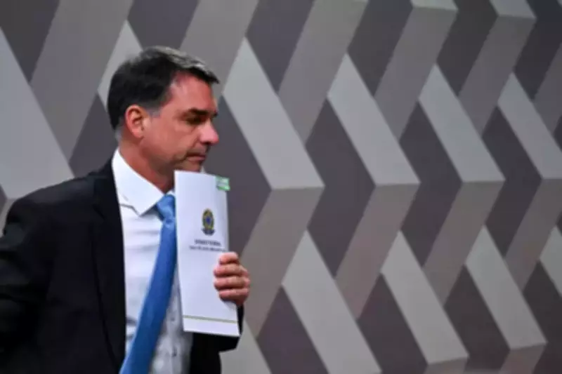 Flávio Bolsonaro admite visita a Vorcaro durante prisão domiciliar