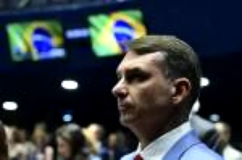 Flávio Bolsonaro apoia CPMI do Master e afirma não ter nada a esconder