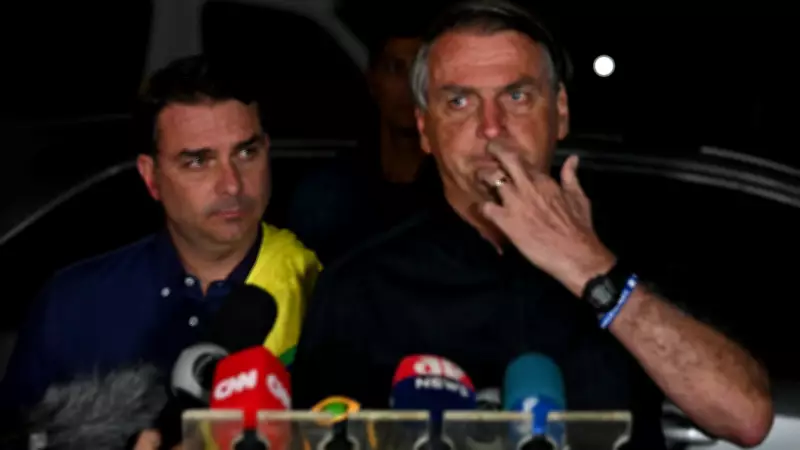 Flávio Bolsonaro defende financiamento de filme sobre o pai em evento em Campinas