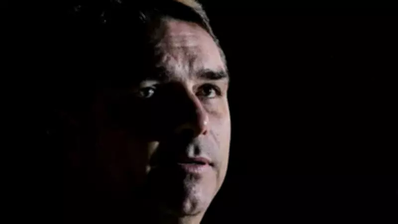 Flávio Bolsonaro e produtores divergem sobre verba de Vorcaro para filme