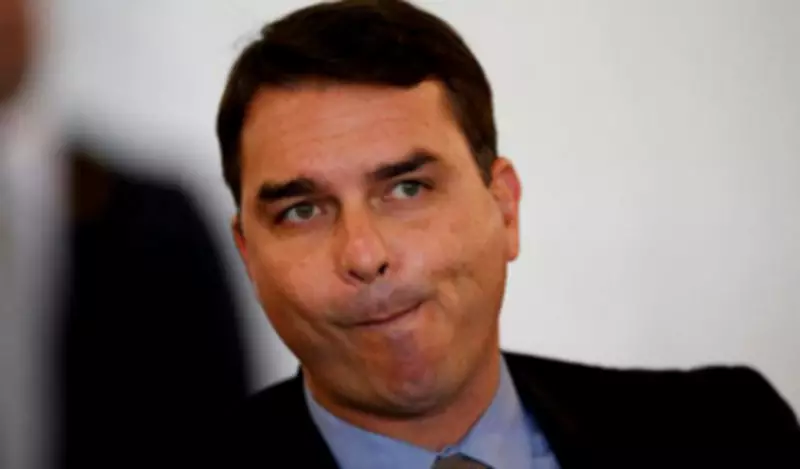 Flávio Bolsonaro é flagrado pedindo R$ 61 milhões a banqueiro Vorcaro para filme