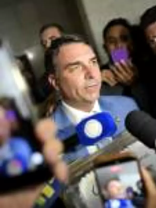 Flávio Bolsonaro mantém força nas redes mesmo após caso Master