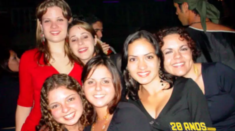 Fotos de baladas dos anos 2000 viralizam e despertam nostalgia em São Carlos