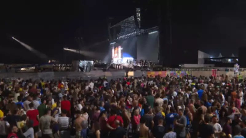 Fãs lotam Copacabana na expectativa da passagem de som de Shakira