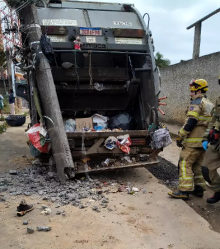 Gari tem perna amputada após acidente com caminhão do Demlurb em Juiz de Fora