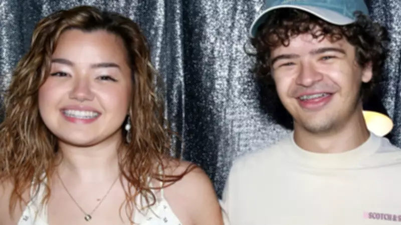 Gaten Matarazzo revela segredo de namoro de 8 anos com Elizabeth Yu