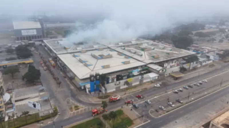 Grande incêndio destrói lojas na Feira dos Importados no DF; não há feridos