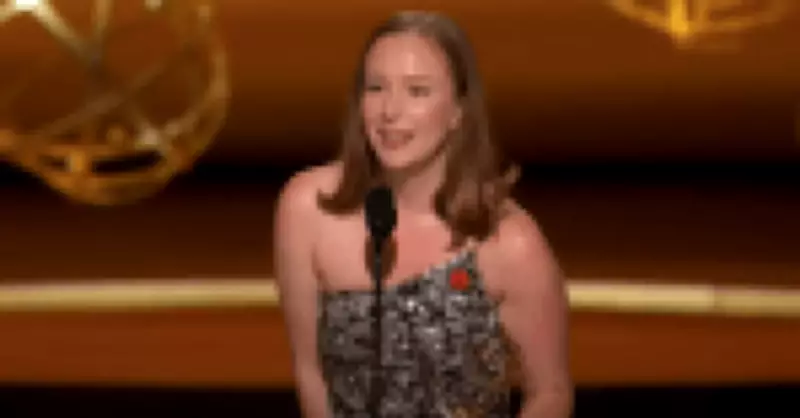 Hannah Einbinder critica colegas de Hollywood por falta de posicionamento