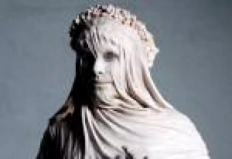Heidi Klum revela desafios ao se transformar em estátua no Met Gala 2026