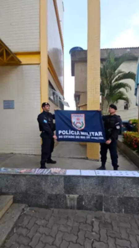 Homem e adolescente são detidos com drogas em Três Rios