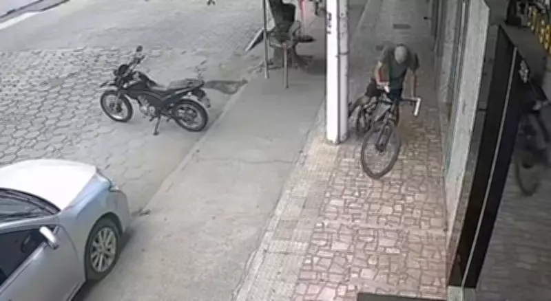 Homem furta bicicleta 7 minutos após sair da prisão em MG