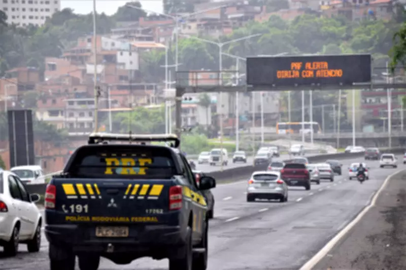 Homem morre em acidente entre moto e caminhão na BR-324, na Bahia