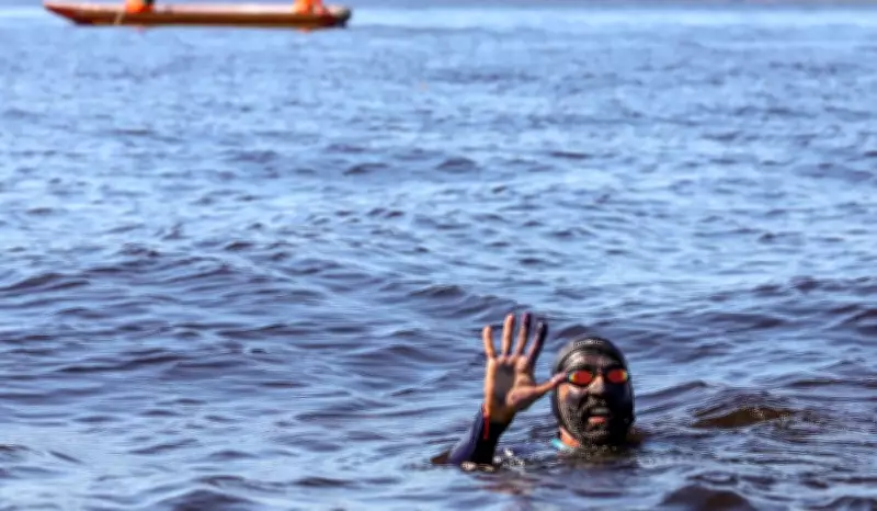 'Homem-Peixe' chega a Manaus e intensifica luta contra poluição nos rios