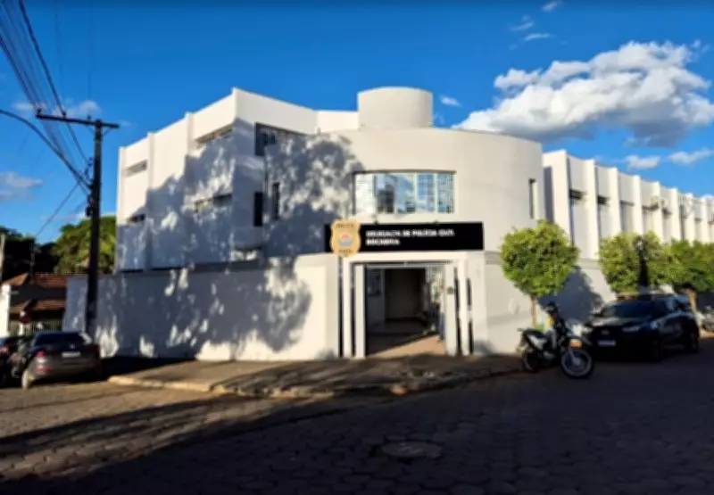 Homem é preso ao esperar ex-companheira do lado de fora da delegacia em MG