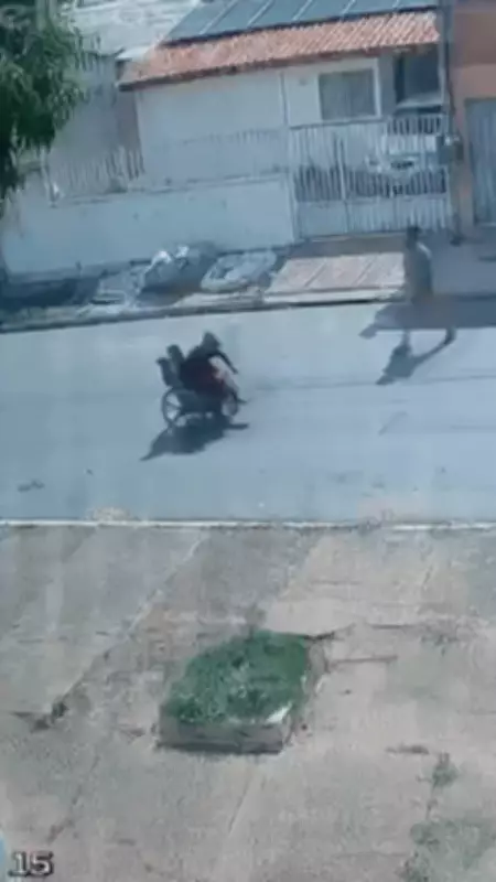 Homem se levanta de cadeira de rodas durante briga com lojista em Cuiabá