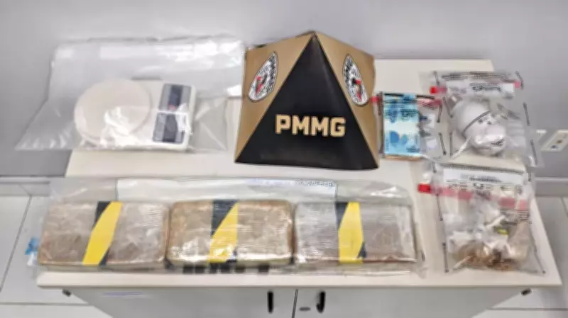 Homem tenta esconder bolsa com crack e dinheiro ao ver PM em Governador Valadares