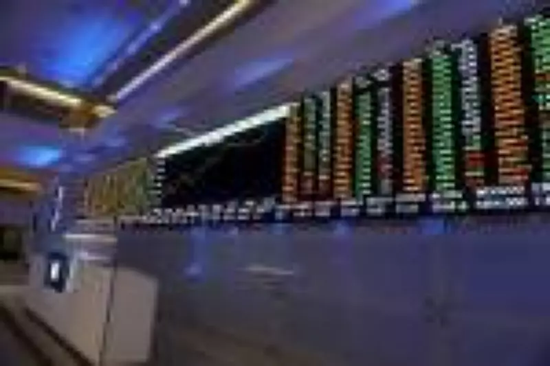 Ibovespa cai mais de 1% com pressão em bancos e incertezas políticas