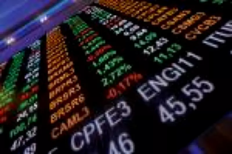 Ibovespa cai mais de 2% com queda do petróleo; Petrobras e bancos pressionam
