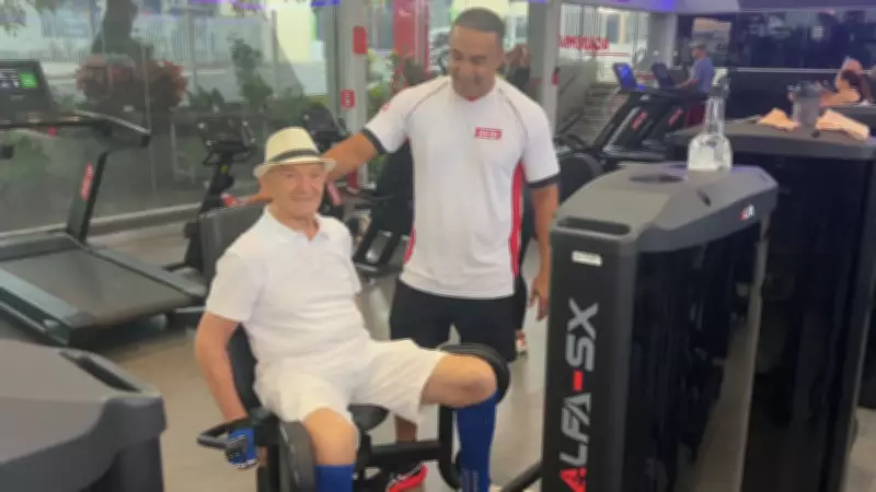 Idoso de 102 anos inspira ao manter rotina diária de academia em Bauru