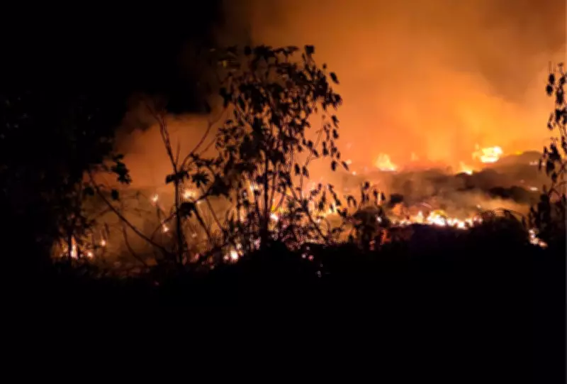 Incêndio de grandes proporções atinge ecoponto em Três Lagoas