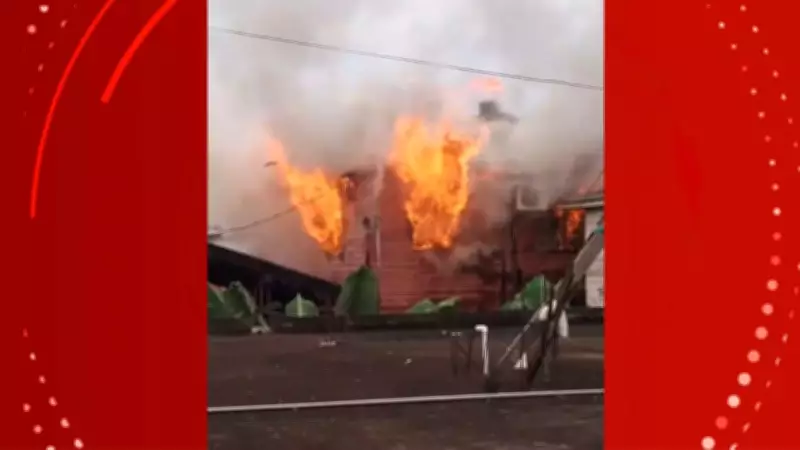 Incêndio destrói casa em Santana; 22 pessoas moravam no local