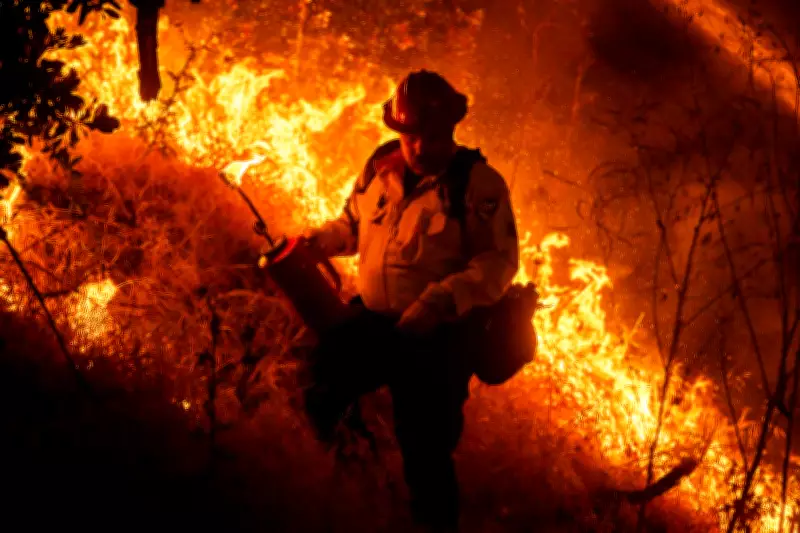 Incêndio florestal na Califórnia força evacuação de milhares de pessoas