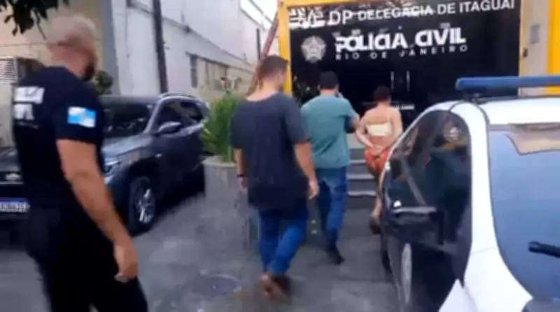 Influenciadora e ex-marido presos por estupro dos próprios filhos no RJ