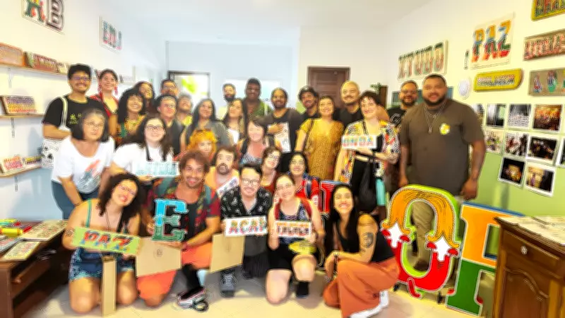 Instituto valoriza arte ribeirinha com pinturas de barcos amazônicos em Belém
