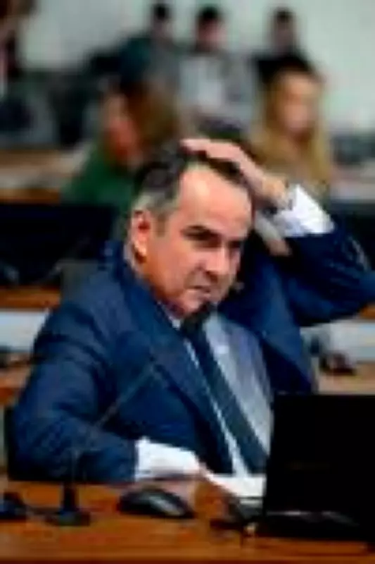 Investigação aponta que Ciro Nogueira instrumentalizou mandato para favorecer Vorcaro