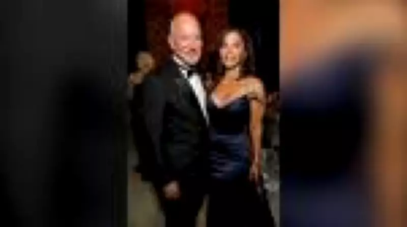 Jeff Bezos enfrenta protestos no Met Gala ao lado de Lauren Sánchez