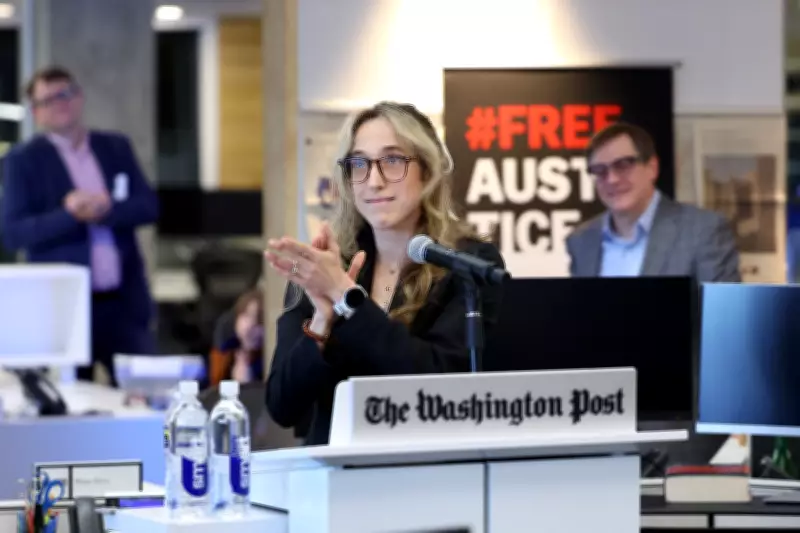 Jornalista alvo de Trump vence Pulitzer e é aplaudida de pé por colegas