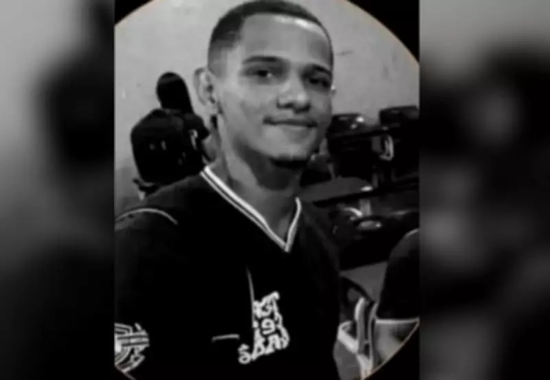 Jovem de 17 anos morre após carro cair em canal na BR-242, no Tocantins