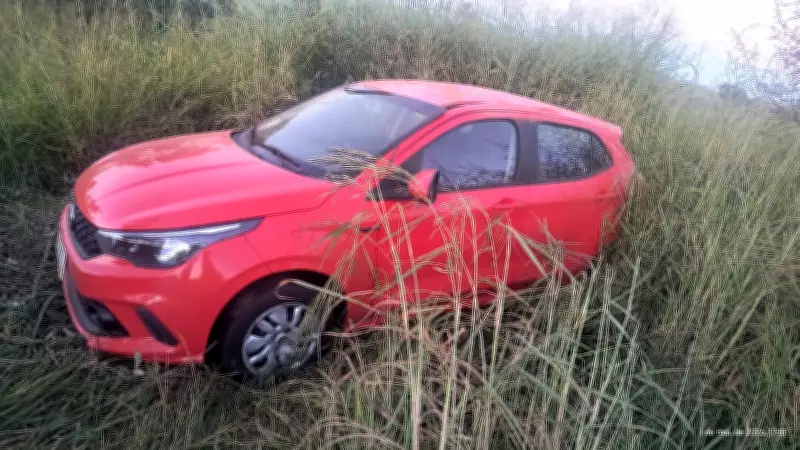 Jovem de 24 anos dorme ao volante e tomba carro na MG-187 em Serra do Salitre