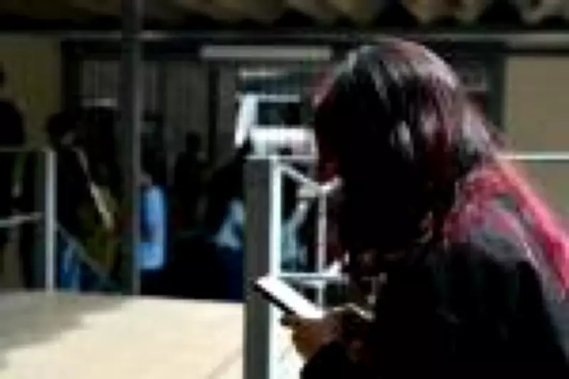 Jovens austríacos ficam três semanas sem celular em detox digital voluntário