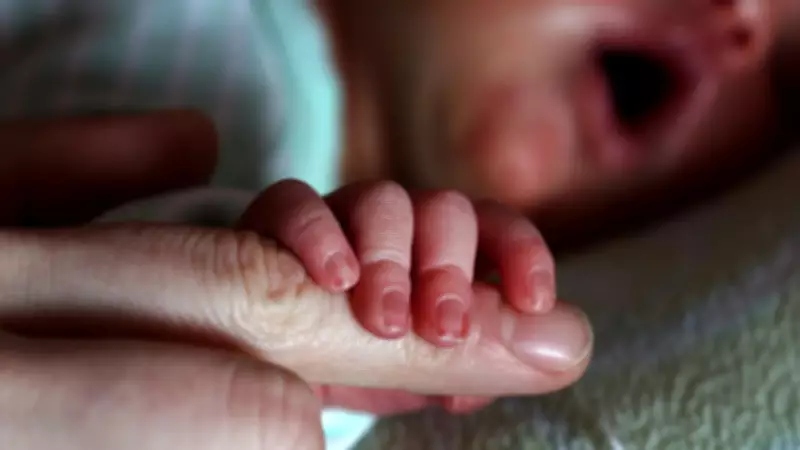 Justiça condena hospital a pagar R$ 1 milhão por troca de bebês em Goiás
