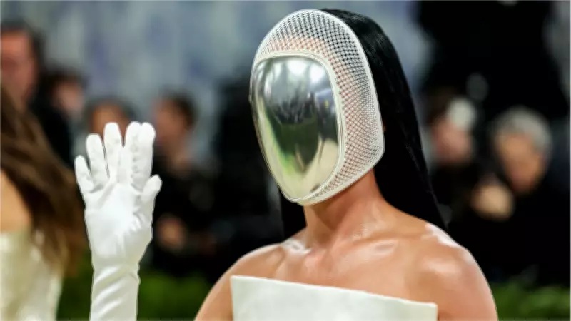 Katy Perry brinca com IA no Met Gala 2026 após faltar ao evento