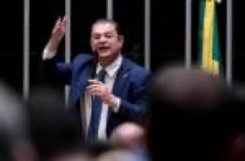 Líder do PL na Câmara defende Flávio Bolsonaro após áudios sobre patrocínio
