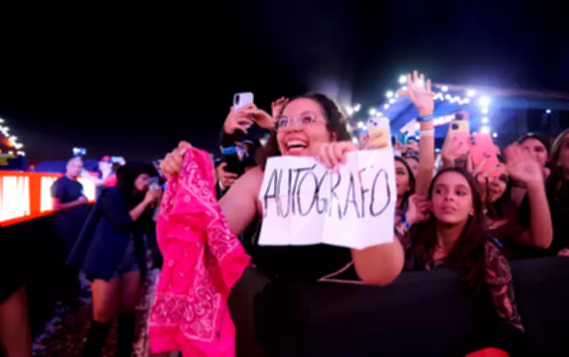 Léo Foguete estreia no Ribeirão Rodeo Music 2026 com show lotado e participação de Ana Castela